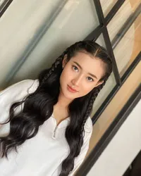 Putri Isnari Hingga Yeni Inka, 8 Potret Cantik Penyanyi Dangdut Kelahiran 2000 an - Guncang Industri Musik Tanah Air!