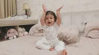 Mulai Bisa Jalan Makin Menggemaskan, 8 Potret Chloe Anak Asmirandah dan Jonas Rivanno yang Sebentar Lagi Genap Berusia 1 Tahun