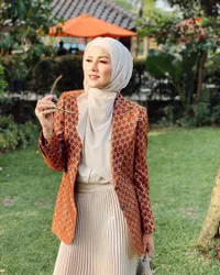 Mulai Cintai Diri Sendiri Pasca Bercerai, 7 Potret Olla Ramlan yang Tetap Cantik Stunning Meski Bakal Kembali Sandang Status Janda - Disebut Lebih Bahagia