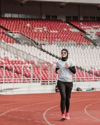 Mulai Jogging Sampai Diving, Intip 8 Potret Artis Cantik Berhijab yang Hobi Berolahraga - Ada Zee Zee Shahab Hingga Ria Ricis