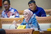 Mulan Jameela Dulu Dicibir Jadi Anggota DPR, Kini Dipuji Karena Bela Rakyat Miskin - Upgrade Diri Jadi Sarjana di Usia 43 Tahun