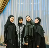 8 Potret Cantiknya Rebecca Klopper Pakai Hijab, Pancarkan Pesona Menawan dan Jadi Sorotan Netizen