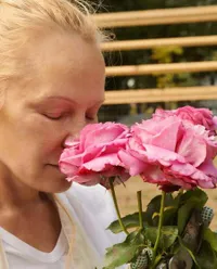 Mundur dari Industri Hiburan, Pamela Anderson Kini Memilih Jadi Petani di Desa
