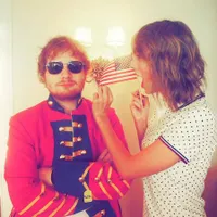 Musisi-Musisi Ini Membuktikan Bahwa Taylor Swift Tinggi Banget!