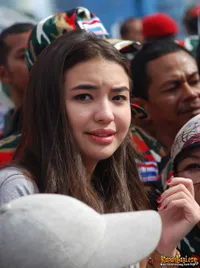 Manohara Odelia Pinot Bersama Laskar Merah Putih