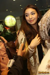 Manohara Odelia Pinot di Hard Rock Cafe