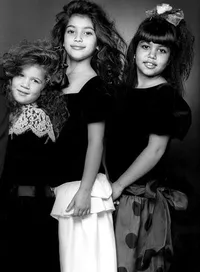 Masa Kecil Hingga Remaja Kardashian Bersaudara