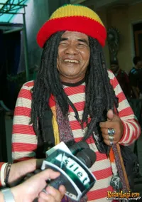 Mbah Surip Bangga Lagunya Dipakai Manohara