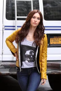 Megan Fox - Reporter Seksi Dalam TEENAGE MUTANT NINJA TURTLES