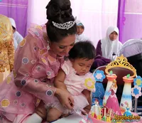 Melinda Rayakan Ultah Anak di Cibubur Residence