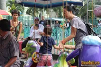 Mengintip Cara Marcella Zalianty Asuh Anak di Tempat Bermain