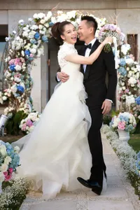 Mengintip Sederetan Gaun Pengantin Yang Dipakai Vivian Hsu
