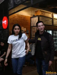 Mike Lewis - Alexandra Asmasoebrata di Grand Opening Carhartt