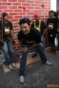 Mike Lewis Jajal Climbing di Launching Logo Baru Big Cola