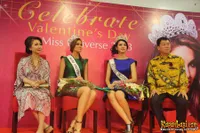 Miss Universe 2013 Dan Puteri Indonesia 2014 Dipajang di Mal