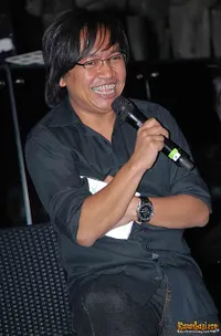 Moammar Emka Terbitkan Kumpulan Puisi