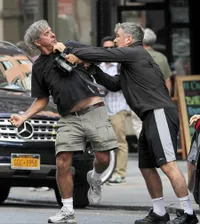 Moment Alec Baldwin Bertarung Sengit Dengan Paparazzi