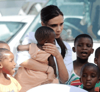 Moment Manis Victoria Beckham Bersama Anak-Anak Afrika Selatan
