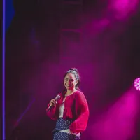 Nagita Slavina Nyanyi di Konser Rossa Tegar 2.0, dari Gemetaran Sampai Ketagihan!