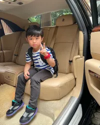 Naik Mobil Mewah, Potret Raphael Moeis Anak Sandra Dewi Berangkat Sekolah - Netizen: Aura Tuan Muda Makin Terpancar!