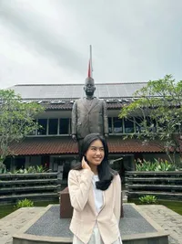 Namira Adjani Jadi Pembicara di FH UI, Siapa Dia?