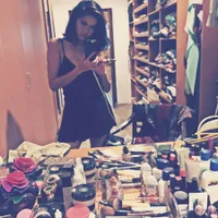 Nana Mirdad, Hot Mama Cantik Bersuami Blasteran dan Hobi Selfie