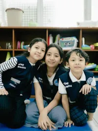 Natasha Rizky Ajak Tiga Anaknya Bakti Sosial, Ajarkan Peduli Sesama