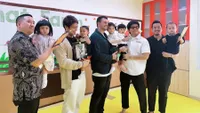 Nemenin Anak ke Sekolah Bareng Lesti Kejora, 8 Potret Rizky Billar yang Dituding Netizen Belum Mandi - Langsung Beri Bantahan
