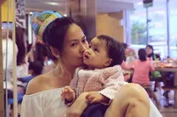 Deretan Selebriti Nenek Cantik, Tetap Awet Muda Walau Punya Cucu
