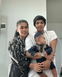 Ngaku Nyaris Cerai, 8 Potret Evi Masamba dan Suami yang Kini Makin Harmonis - Bertahan Demi Anak dan Masih Cinta