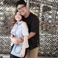 Ngaku Pacaran, Irma Dharmawangsa - Ricky Cuaca Pamer Foto Mesra