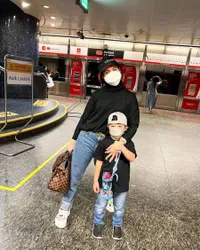 Ngehits Bersama, Ini 9 Potret Nycta Gina Kembaran Tema Baju Bareng Anak-Anaknya