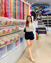 Nggak Cuma Disebut Makin Cantik, Ini Potret Body Goals Mayang Adik Mendiang Vanessa Angel yang Ramai Dipuji - Nikmati dan Main Salju