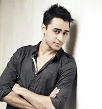 Nggak Cuma Ganteng - Cantik, Seleb Bollywood Ini Juga Cerdas!