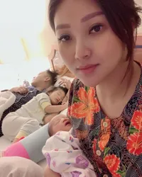 Nggak Jaim, 8 Seleb Ini Pede Abis Saat Memakai Daster