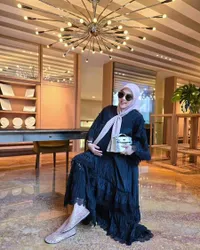 Nggak Lama Lagi Melahirkan, 8 Potret Syahrini Pamer Baby Bump Didampingi Reino Barack - Kebahagiaan Terpancar