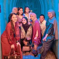 Nggak Melulu Pakai Baju Ketat, Ini 7 Potret Wika Salim Tampil Tertutup di Bulan Ramadan - Tetap Cantik Bak Bidadari Saat Pakai Mukena