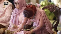 Nikah Lebih Dulu dari Sang Kakak, Ini 8 Potret Prosesi Langkahan Aaliyah Massaid yang Digelar Sakral - Zahwa Massaid Tak Kuasa Tahan Tangis 