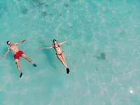 Nikmati Indahnya Labuan Bajo, Bunga Citra Lestari Hot Berbikini