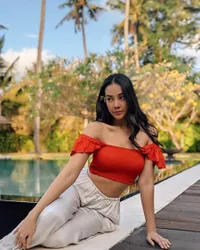 Nikmati Liburan Eksotis di Bali, Intip 7 Foto Anya Geraldine yang Makin Cantik dan Hot Banget