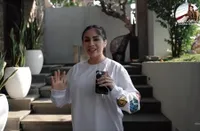 Nikmati Udara Dingin Kota Malang, Seperti Ini 8 Potret Rumah Momo Geisha yang Super Luas - Ada Danau & Lapangan Golf!