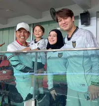 Nonton Timnas, Sikap Putra Lesti Ramai Dipuji Saat Bertemu Dedi Mulyadi