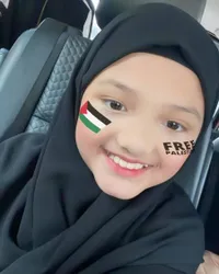 Nyanyikan Lagu 'Atuna Tufuli', 10 Potret Arsy Hermansyah Ikut Acara Doa Bersama Untuk Palestina - Ramai Diajak Foto Bareng Emak-emak