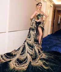 Nyi Roro Kidul Modern, 10 Potret Cantik Cinta Laura di Festival Film Cannes - Pamer Pinggang Ramping Pakai Korset 22 Inci