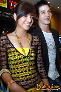 Nia Ramadhani - Mike Lewis