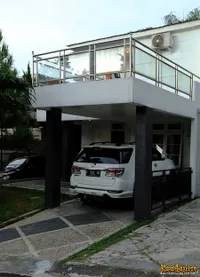 Nuansa Cerah Warna-Warni Wallpaper di Rumah Penyanyi Ratna Dilla