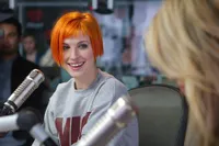 Nyala Rambut Hayley Williams di Radio Ryan Seacrest