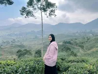 Oki Setiana Dewi Ajak Guru-guru di Sekolah Miliknya Liburan ke Puncak