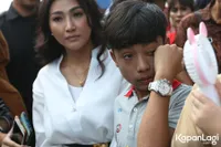 OOTD Betrand Peto Jadi Bintang Tamu Acara TV, Pakai Jam Tangan Rolex & Outfit Serba Gucci!