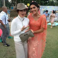 OOTD Cantik Tamu Undangan Resepsi Pernikahan Mario Irwinsyah